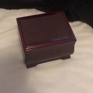 Mahogany look wind up musical small jewelry box plays Fur Elise Beethoven